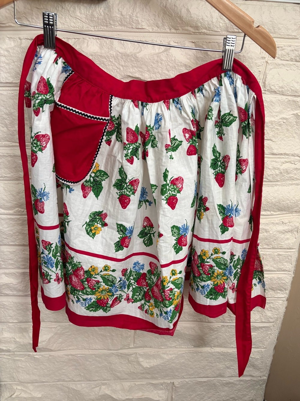 Vintage Women's Red White Strawberry Print Half Apron Skirt Midcentury Handmade